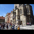 Das Alststädter Rathaus mit der Rathausuhr